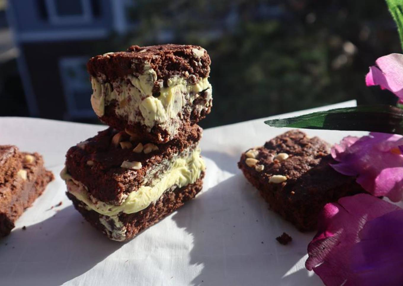 Simple Way to Prepare Super Quick Homemade Cashew-Pistachios Brownie
ice cream Sandwich