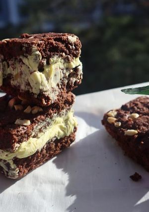 A picture of Cashew-Pistachios Brownie ice cream Sandwich.