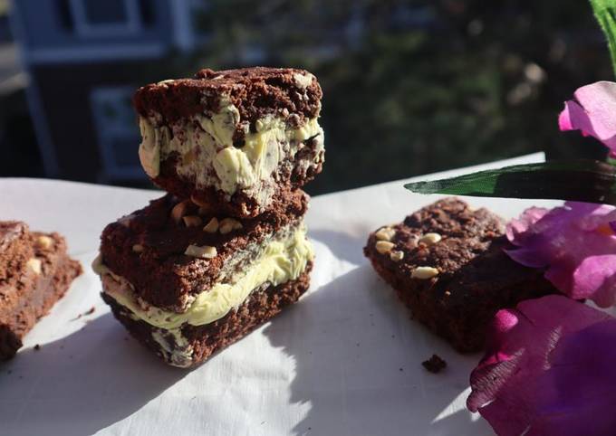 Cashew-Pistachios Brownie ice cream Sandwich