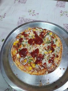 माइक्रोवेव में पिज़्ज़ा (Microwave mein pizza recipe in hindi) रेसिपी मुख्य फोटो