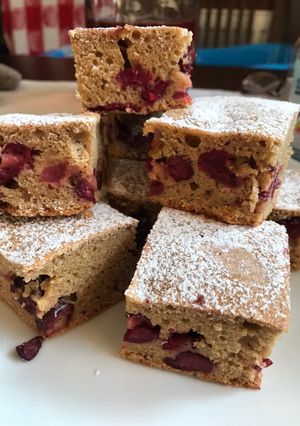 Meggyes piskóta recept fotója