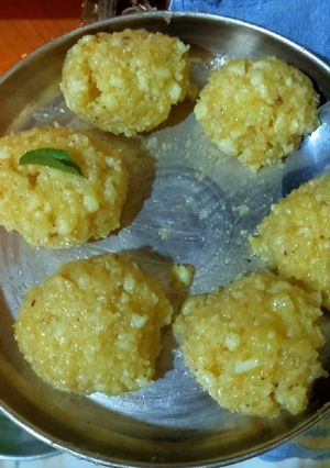 મોહન મોદક (Mohan Modak Recipe In Gujarati) રેસીપી મુખ્ય ફોટો