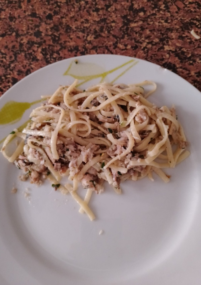 Una foto de Tallarines con Sardinas Ajo y Perejil