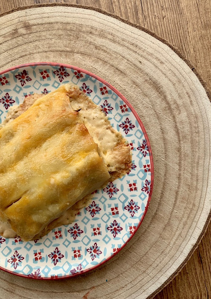 Una foto de Canelones de pollo y verduras