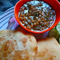 A picture of Chhole Bhature.