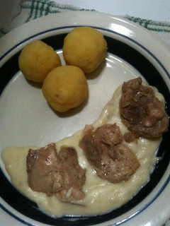 Una foto de Bistec de pollo en rica crema de queso