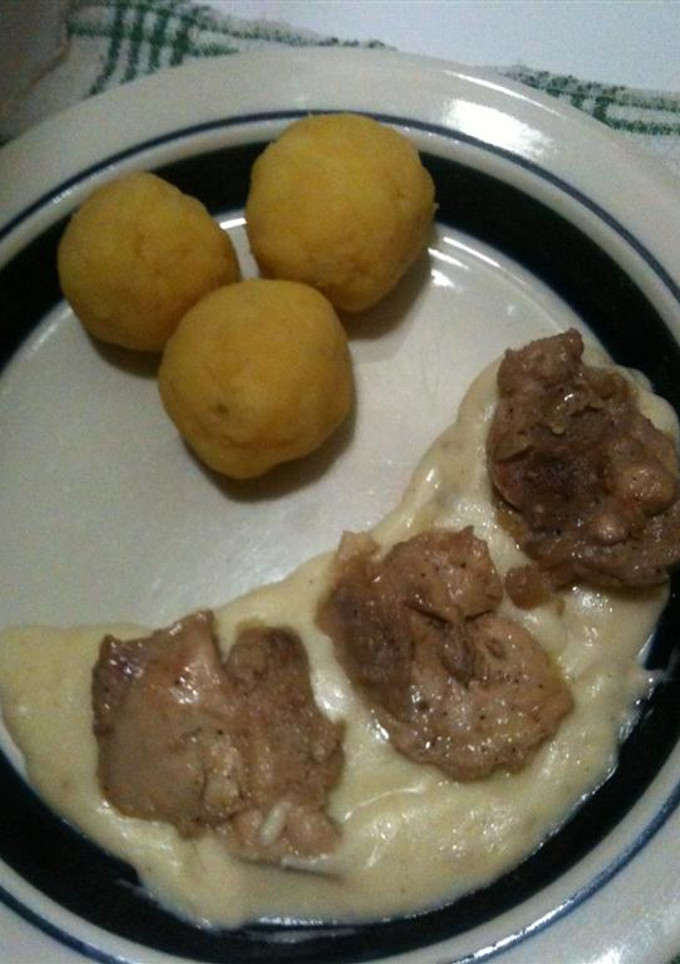 Una foto de Bistec de pollo en rica crema de queso