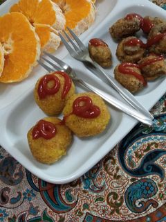 عکسی از دستور قارچ سوخاری و توپک سیب زمینی