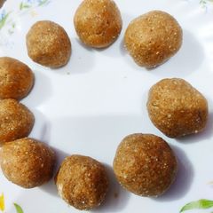 Til Gud Laddoo A picture of Til Gud Laddoo.
