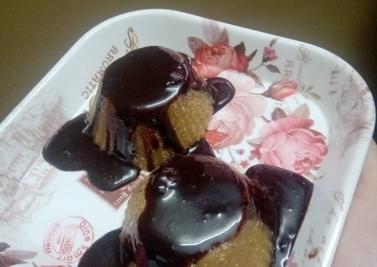 Caramel halwa with chocolate sauce