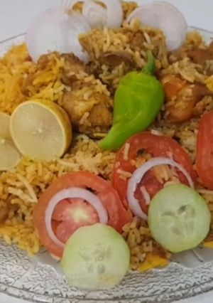 A picture of Chicken tikka biryani.