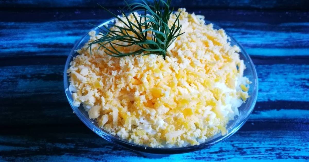 Салат из сайры с сыром и яйцом