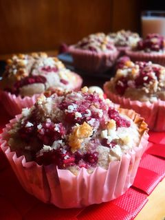 Una foto de Muffins fit de macadamia y frambuesa
