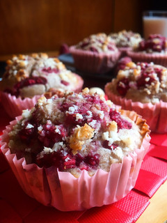 Una foto de Muffins fit de macadamia y frambuesa