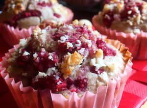 Una foto de Muffins fit de macadamia y frambuesa