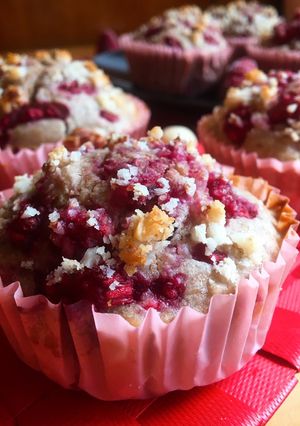 Una foto de Muffins fit de macadamia y frambuesa