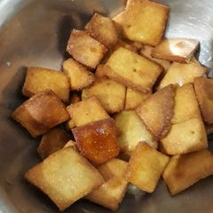 A picture of Gur makka Khajoori.