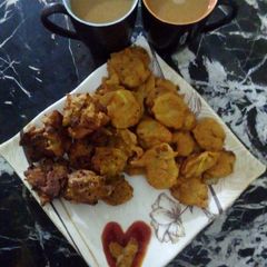 Aaloo aur piyaas ke pakore A picture of Aaloo aur piyaas ke pakore.