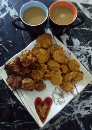 A picture of Aaloo aur piyaas ke pakore.