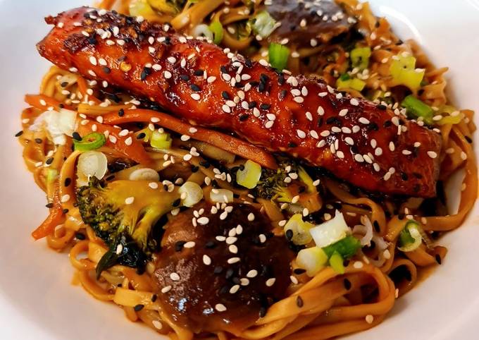 How to Make Award-winning Honey Soy Glazed Salmon Udon Noodle Stir Fry 🍯🍜🐟🥦🧄🥕🧅