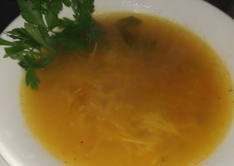 Sopa de pescado con verduras