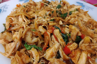 Resep Ayam Suwir Kemangi Pedas Manis, Bisa Manjain Lidah