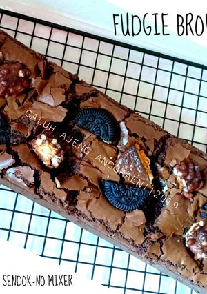 Foto resep Fudgy Brownie Shiny/ Brownies Panggang (Takaran Sendok,No Mixer)
