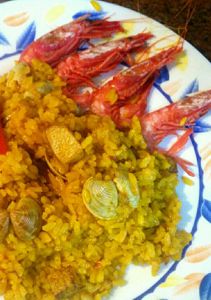Una foto de Paella de marisco