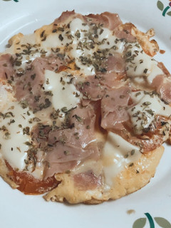 Una foto de “Pizza” con base de tomate y huevo 🤩