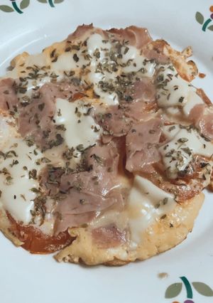 Una foto de “Pizza” con base de tomate y huevo 🤩