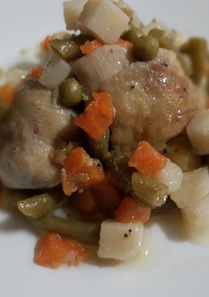 Una foto de Pollo con macedonia
