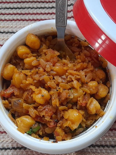 છોલે ચણા બ્રાઉન પૌવા (Chhole Chana Brown Pauva Recipe In Gujarati) રેસીપી મુખ્ય ફોટો