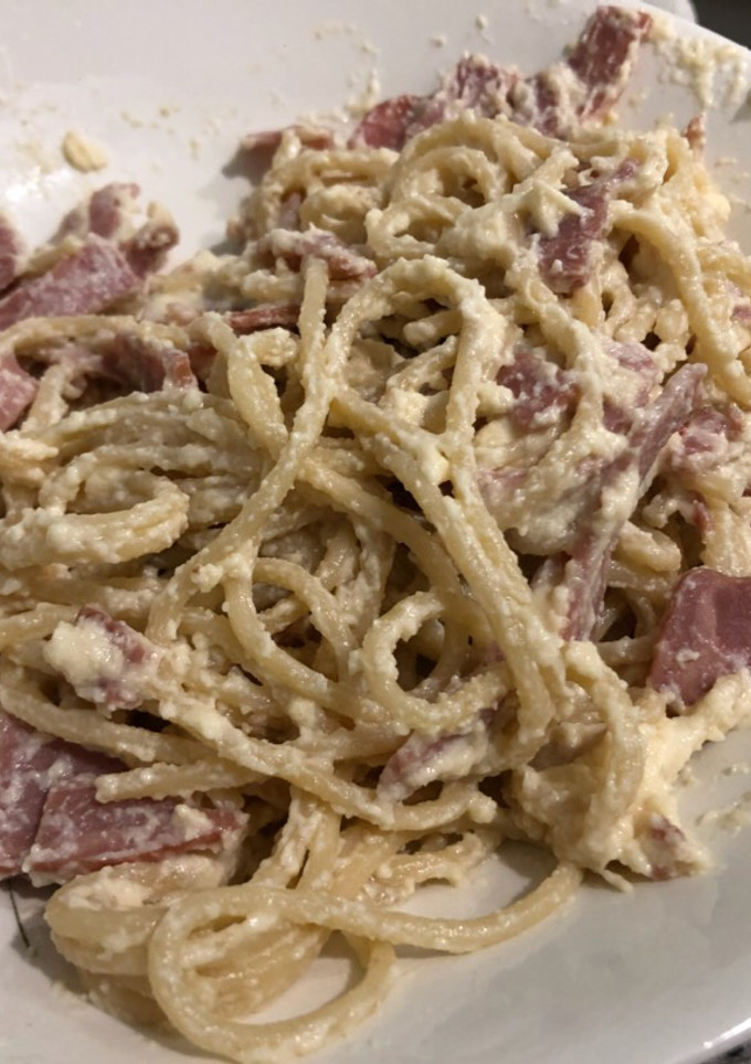 Una foto de Espaguetis carbonara “light”