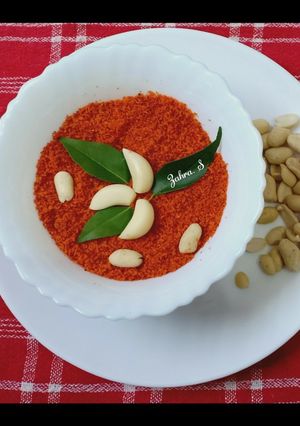A picture of Dry garlic chutney.