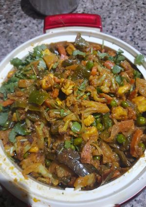 मिक्स वेजिटेबल सब्जी (Mix vegetable sabzi recipe in hindi) रेसिपी मुख्य फोटो