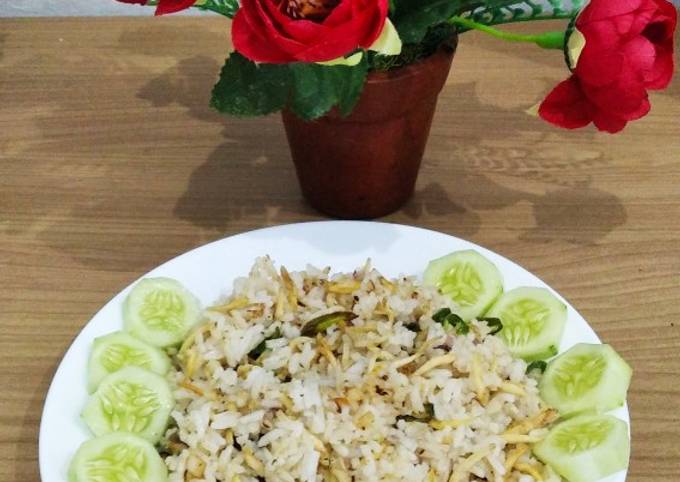 Wajib coba! Bagaimana cara membuat Nasi goreng teri cabe ijo  lezat