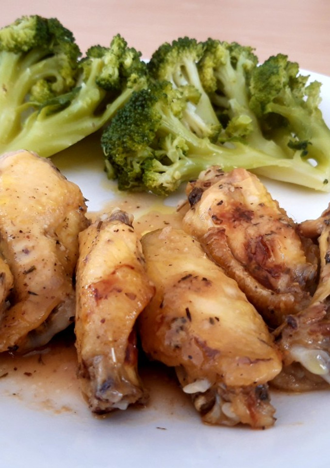 Una foto de Alitas de pollo con mostaza y miel al horno