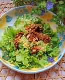 Salad trộn hạt óc chó