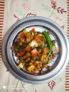 चटपटी चना चाट (Chatpati chana chat recipe in hindi) रेसिपी मुख्य फोटो