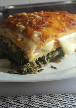 Una foto de Lasaña de carne picada y acelga