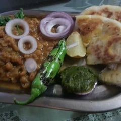 A picture of Kulcha Matar.