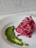 Fettuccine rosa con crema alla robiola e pesto di rucola