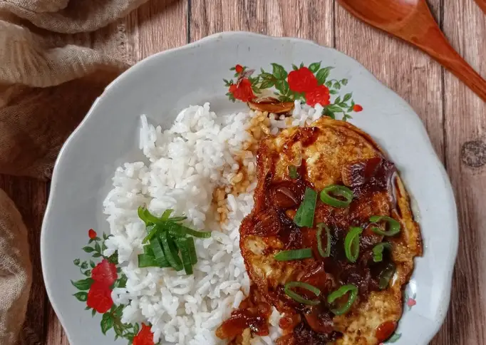 Nasi telur ceplok kecap