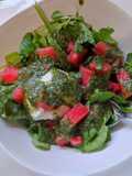Ensalada de burrata con sandía y pesto