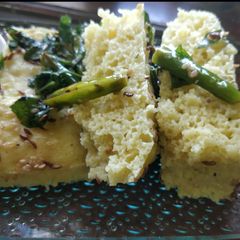 A picture of Sooji dhokla.