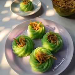 A picture of Lemper Ayam.