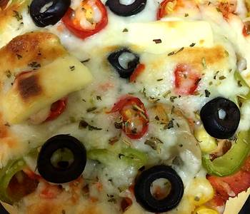 Ready to Serve Fusion chicken tikka pizza  Delicious