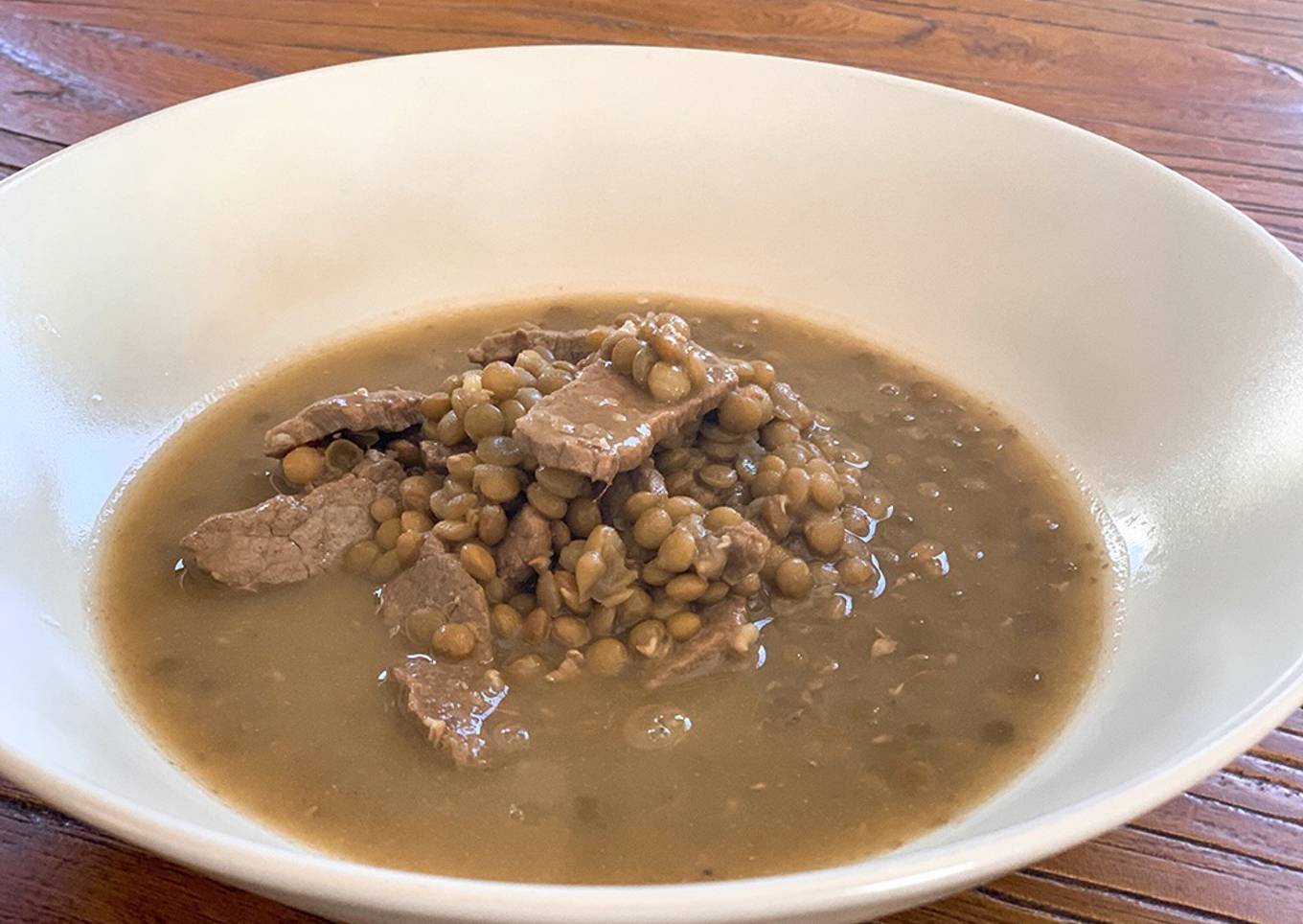 Lentejas con ternera (plato de aprovechamiento)