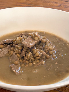 Una foto de Lentejas con ternera (plato de aprovechamiento)
