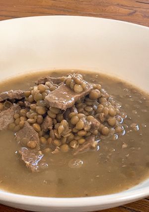 Una foto de Lentejas con ternera (plato de aprovechamiento)
